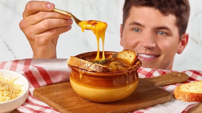 What to Eat With French Onion Soup